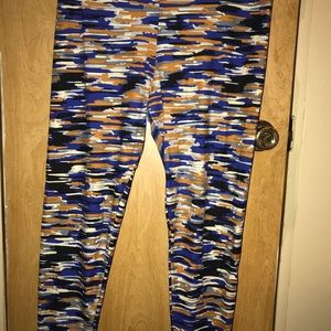 Colored camo leggings